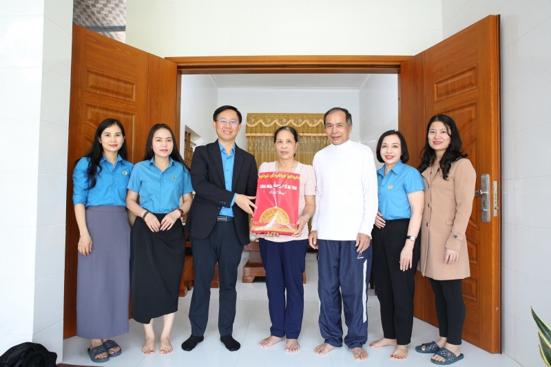 CĐN Y tế Hà Tĩnh: Hỗ trợ 107 đoàn viên có hoàn cảnh khó khăn nhân dịp tết Tết Giáp Thìn 2024